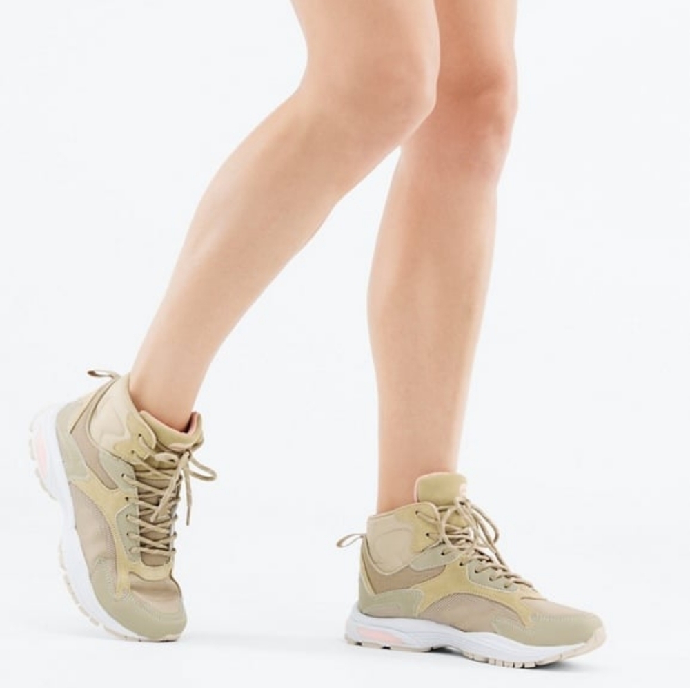 Fabletics Mullholand Hiker Sneakers, Honeymilk, Size 6